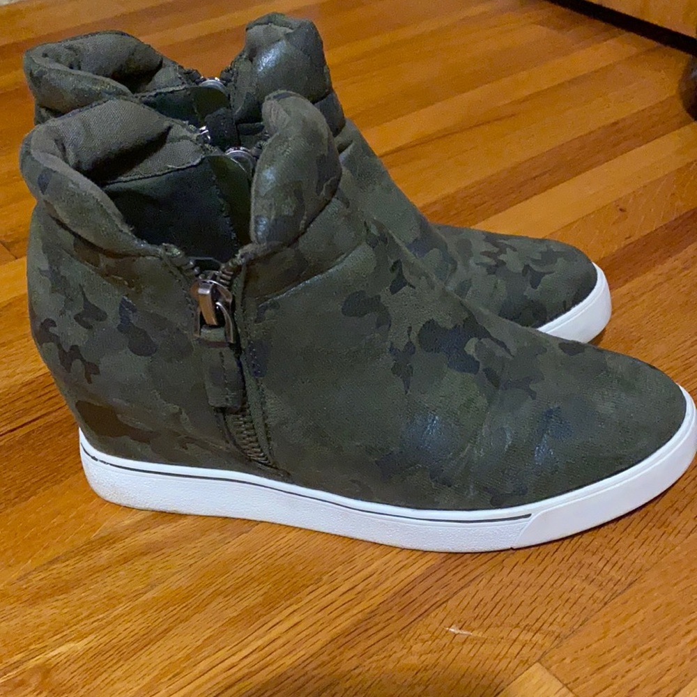 Camo wedge shoes
